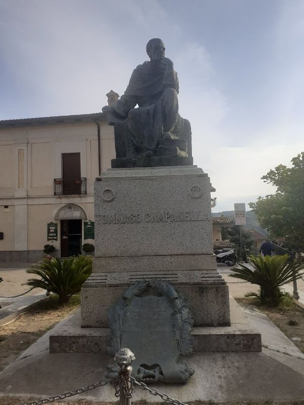 Monumento al Filosofo Campanella